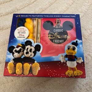 Classic Disney Crochet Featuring 12 Timeless Disney Characters New In Box 2015
